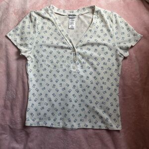 white and blue short sleeve top